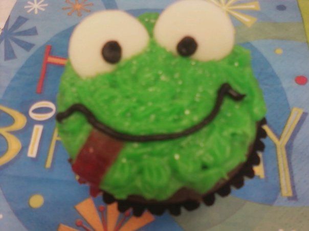 A cupcake a coworker made for my birthday. She knows I love frogs!